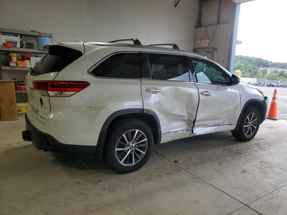 2017 TOYOTA HIGHLANDER XLE 3