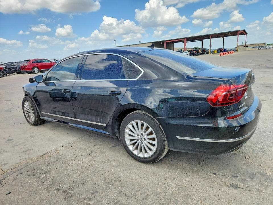 2017 VOLKSWAGEN PASSAT SE 2