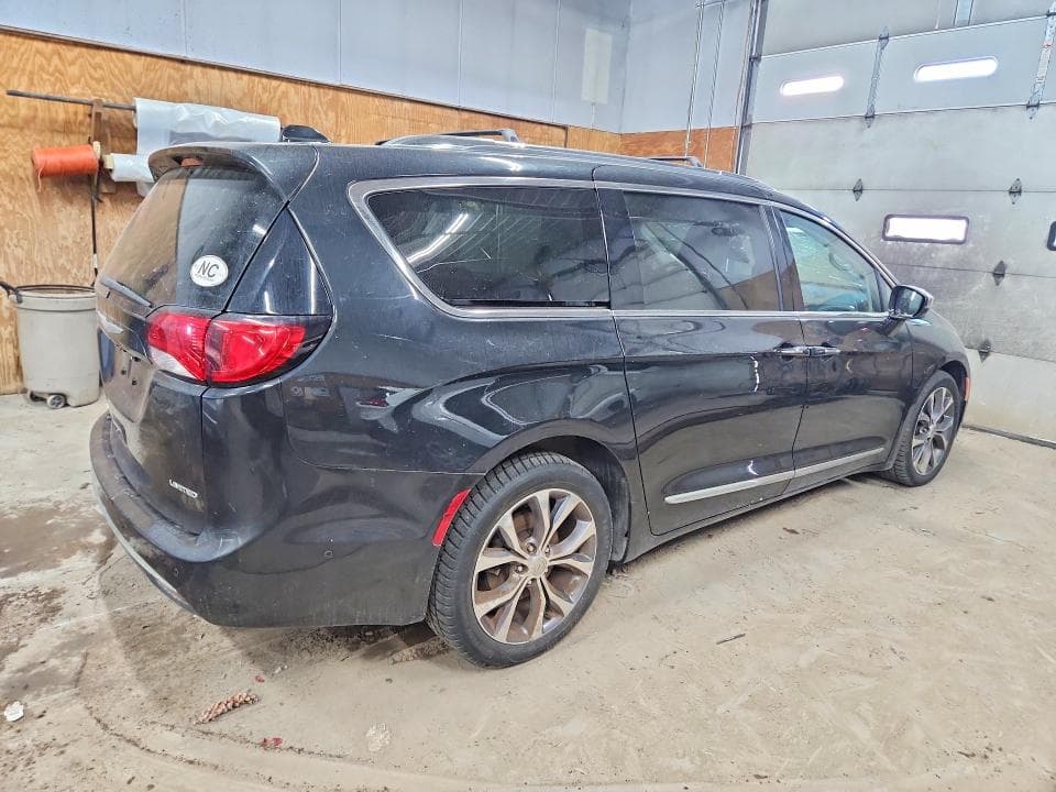 2017 CHRYSLER PACIFICA LIMITED 3