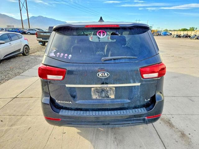 2017 KIA SEDONA LX 6
