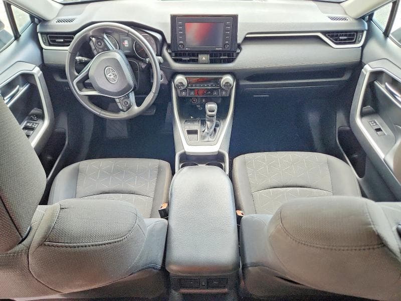 2021 TOYOTA RAV4 XLE 8