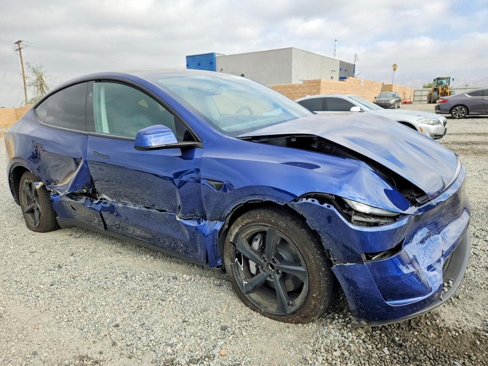 2026 TESLA MODEL Y 4