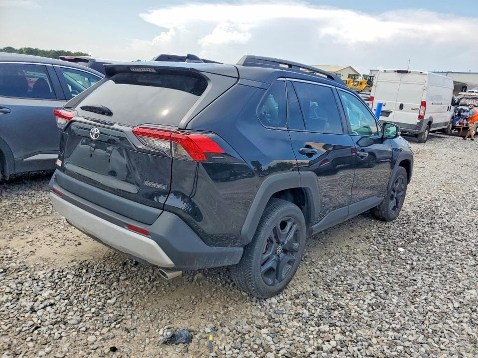 2024 TOYOTA RAV4 ADVENTURE 3