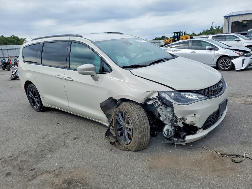 2020 CHRYSLER PACIFICA TOURING L 4