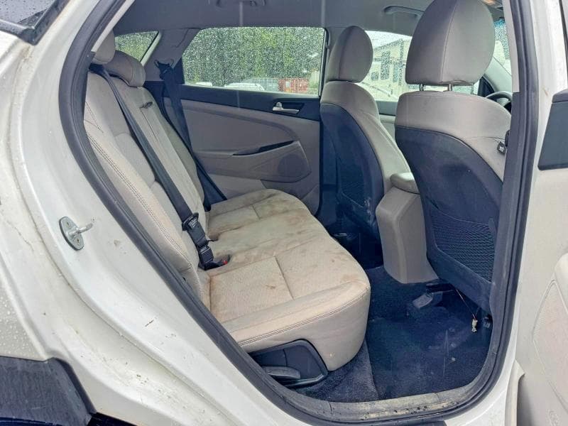 2020 HYUNDAI TUCSON SE 9