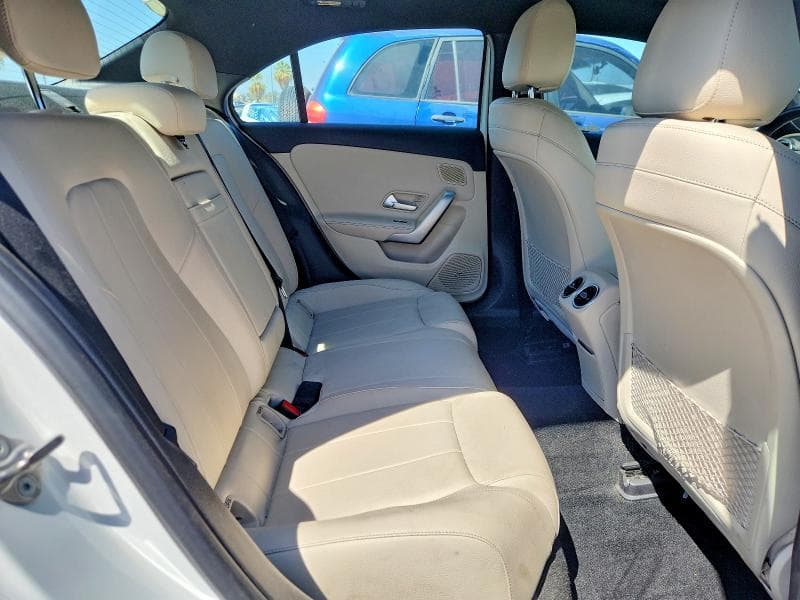 2020 MERCEDES-BENZ A 220 10