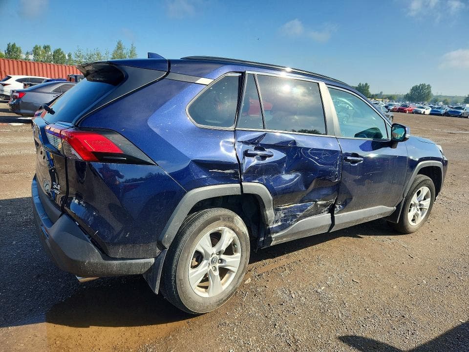 2019 TOYOTA RAV4 XLE 3