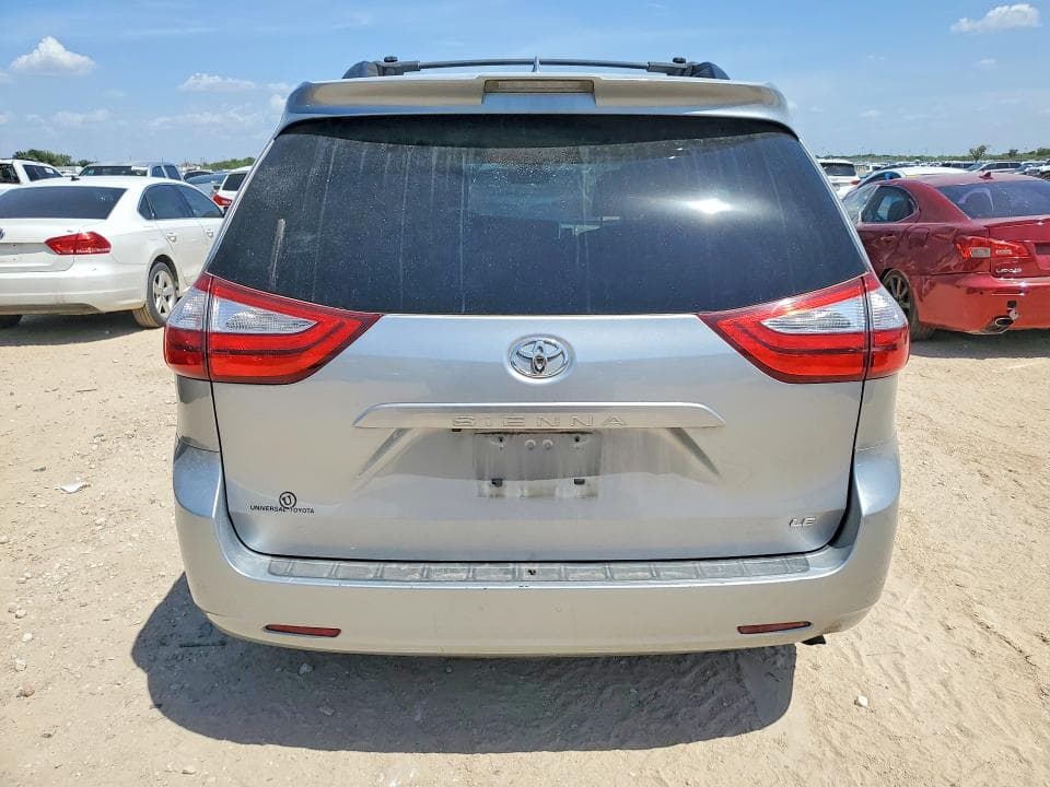 2018 TOYOTA SIENNA LE 6
