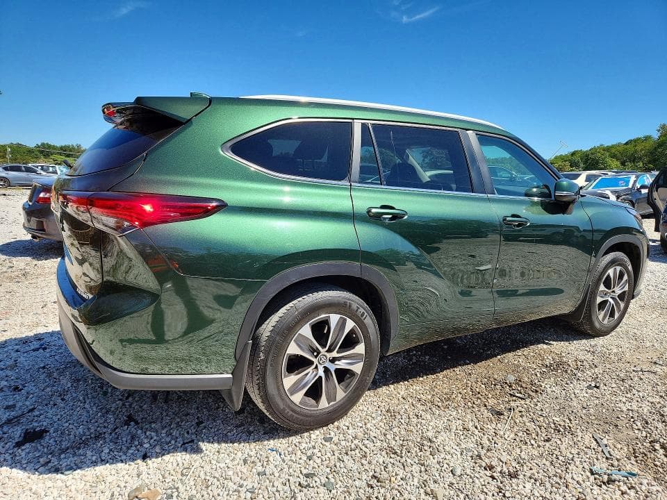 2023 TOYOTA HIGHLANDER XLE 3