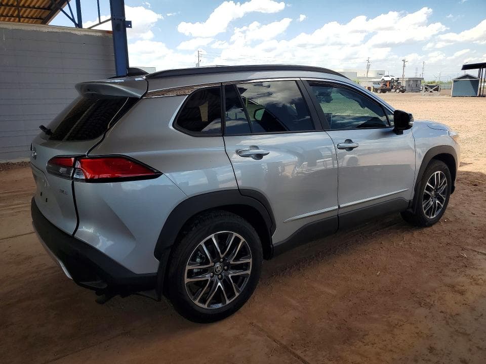 2026 TOYOTA COROLLA CROSS XLE 3