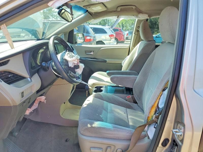 2017 TOYOTA SIENNA LE 7
