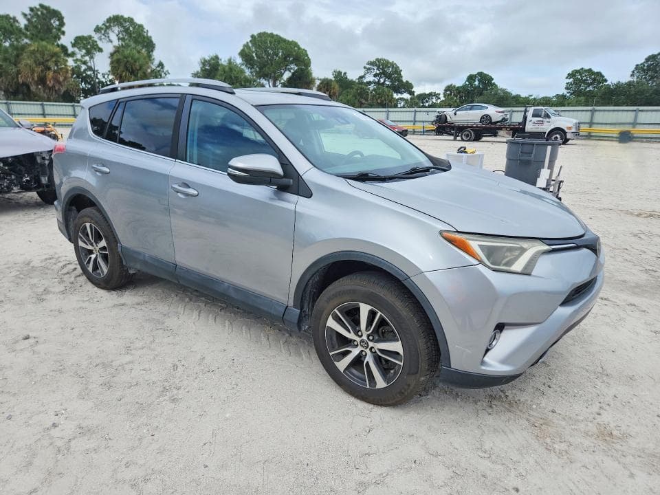 2017 TOYOTA RAV4 XLE 4