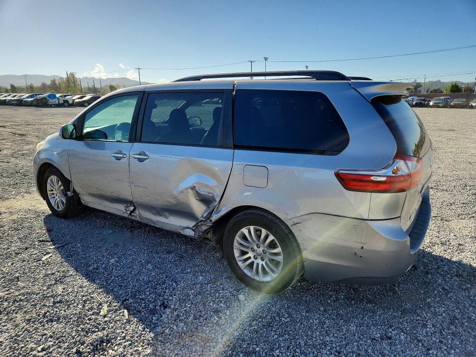 2017 TOYOTA SIENNA XLE 8-PASSENGER 2