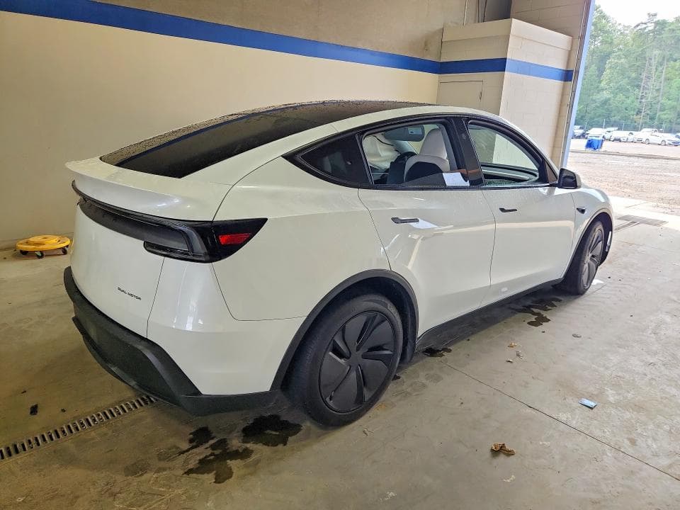 2026 TESLA MODEL Y 3