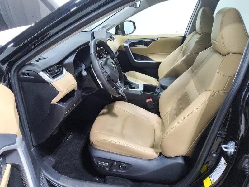 2025 TOYOTA RAV4 XLE PREMIUM 7