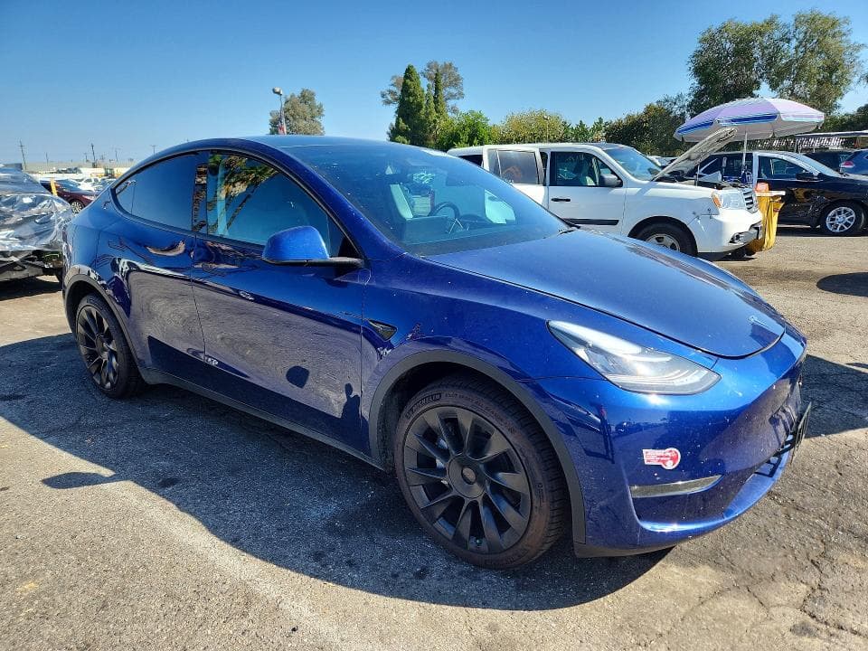 2023 TESLA MODEL Y 4