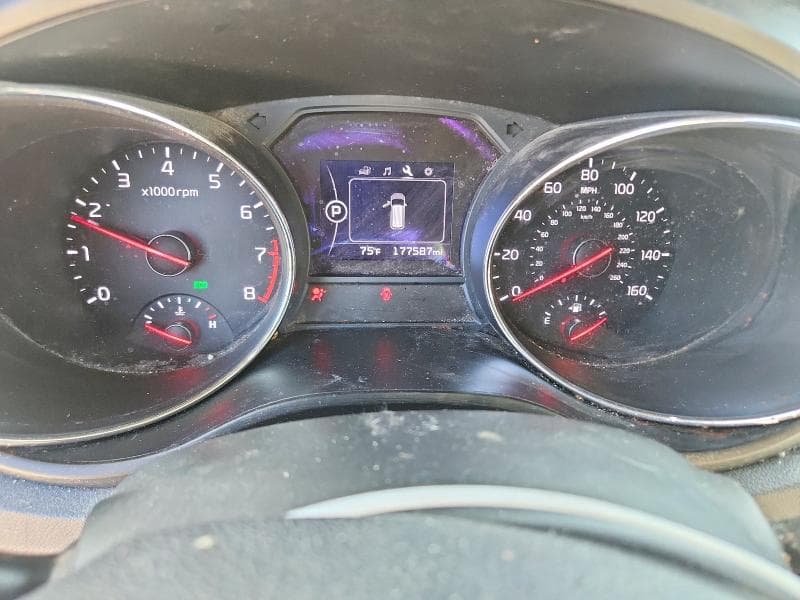 2017 KIA SEDONA LX 9