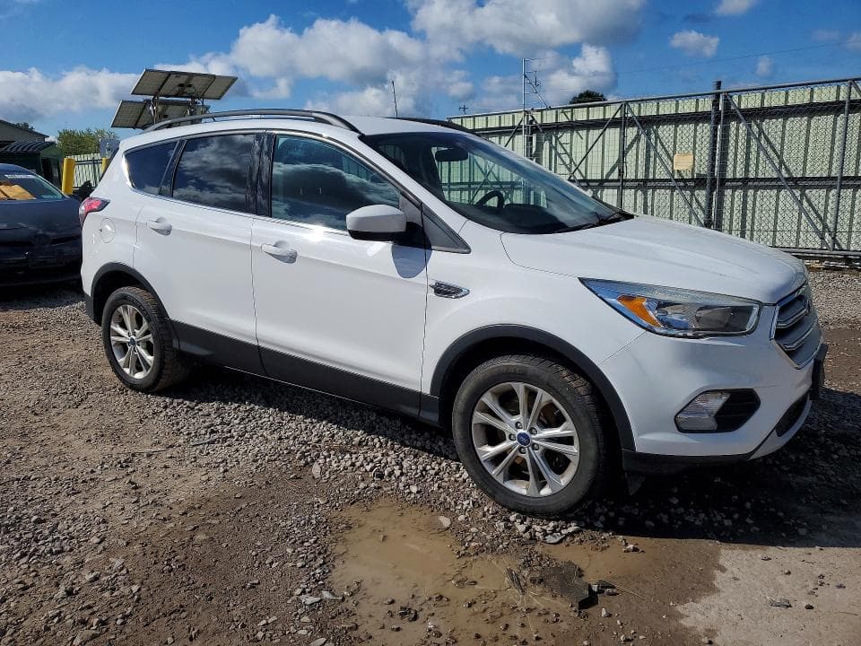 2017 FORD ESCAPE SE 4