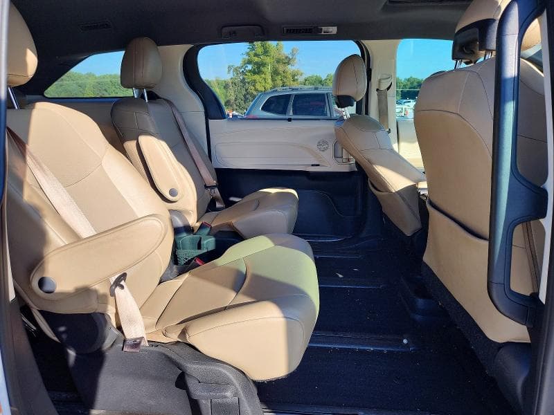2021 TOYOTA SIENNA XLE 11