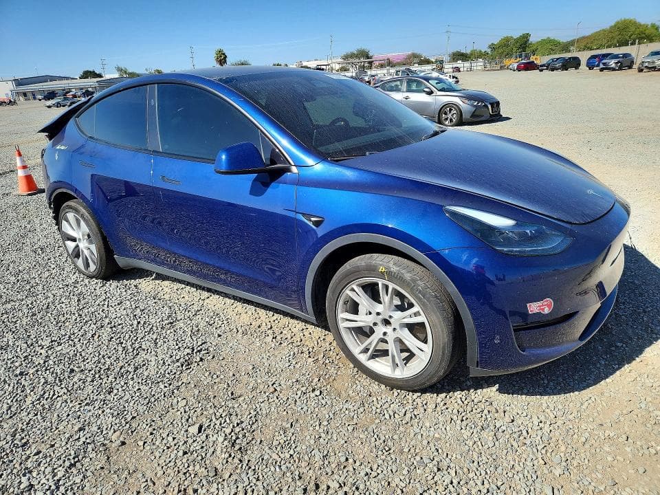 2023 TESLA MODEL Y 4
