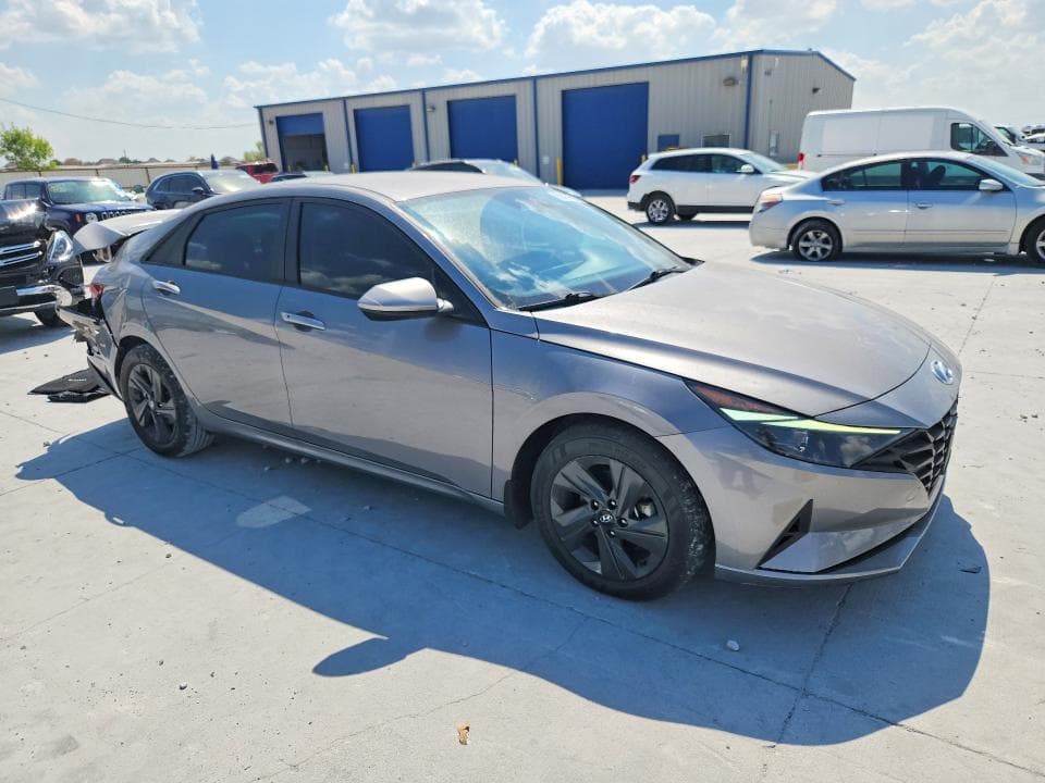 2023 HYUNDAI ELANTRA SEL 4