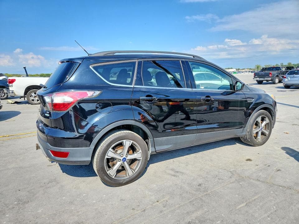 2017 FORD ESCAPE SE 3