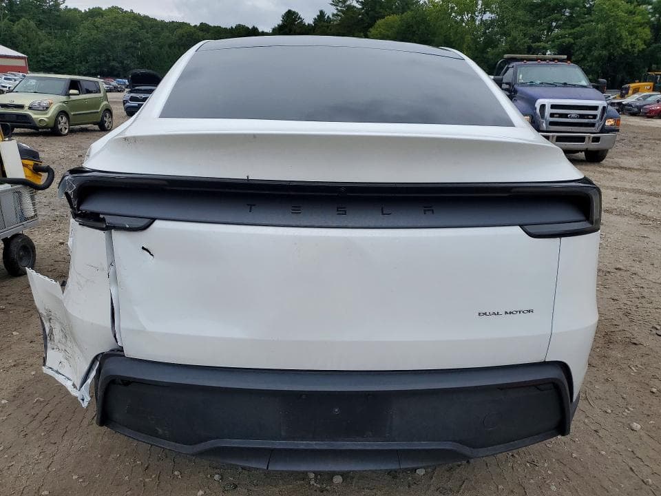 2026 TESLA MODEL Y 6