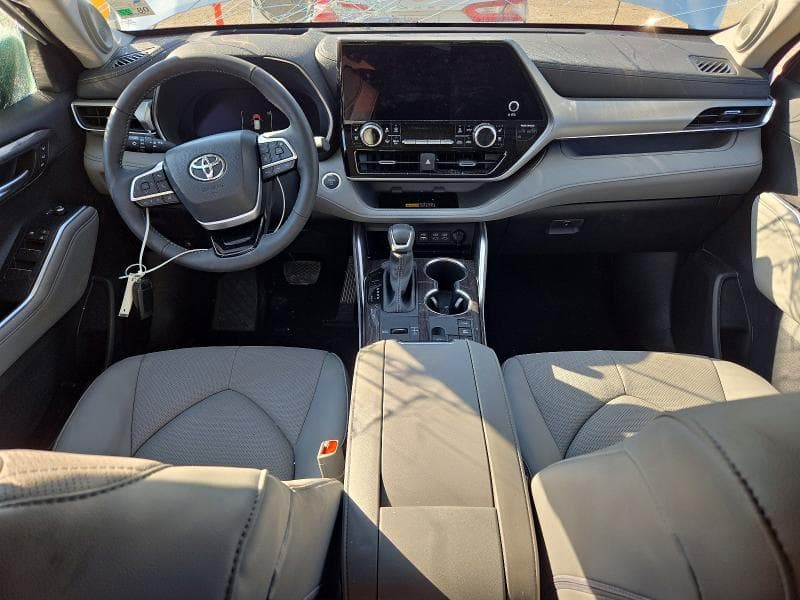 2025 TOYOTA HIGHLANDER HYBRID PLATINUM 8