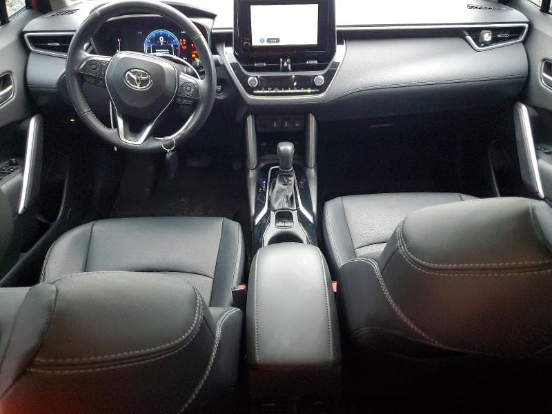 2024 TOYOTA COROLLA CROSS XLE 8