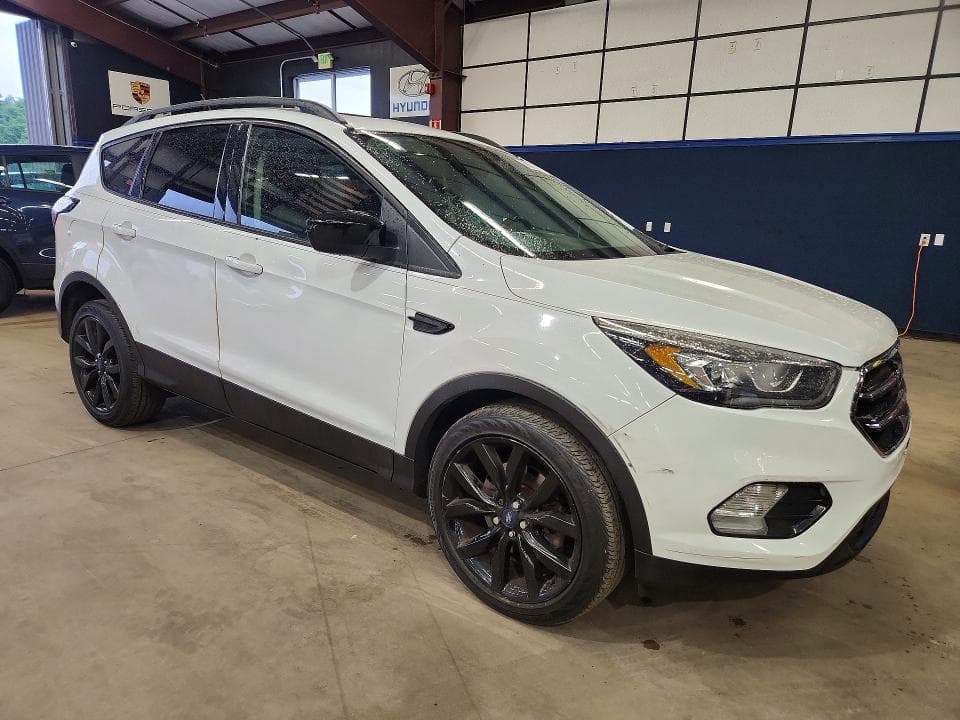 2017 FORD ESCAPE SE 4