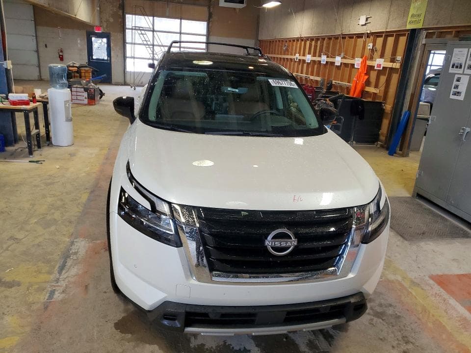 2024 NISSAN PATHFINDER PLATINUM 5