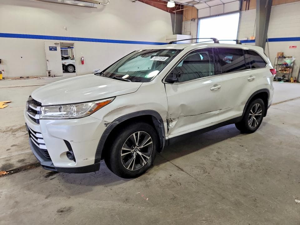 2019 TOYOTA HIGHLANDER LE - 1