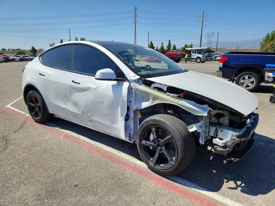 2026 TESLA MODEL Y 4