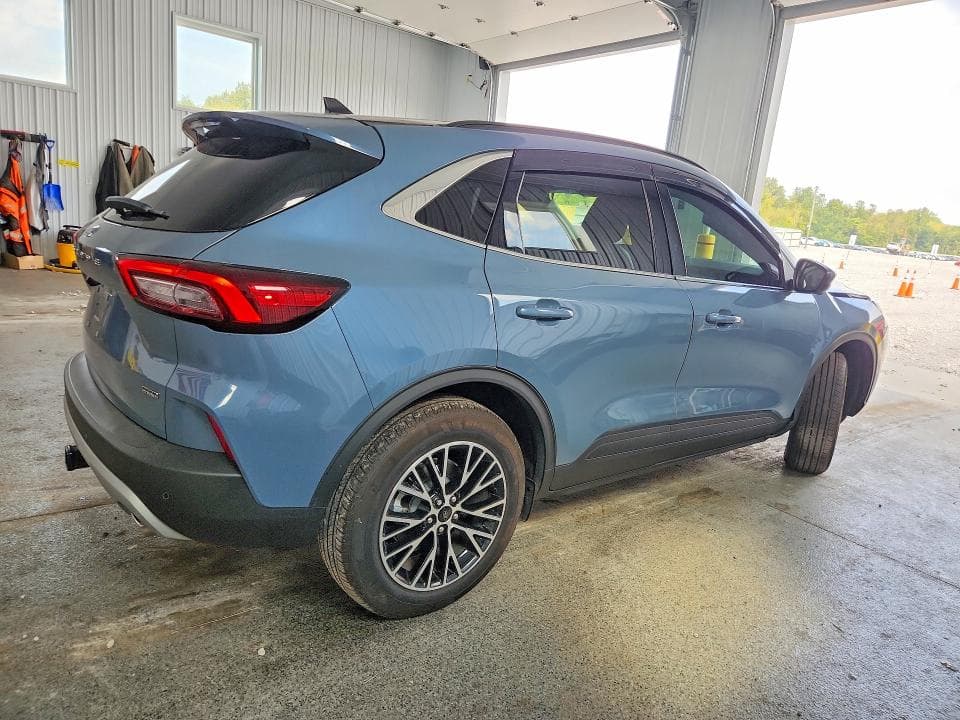 2026 FORD ESCAPE 3