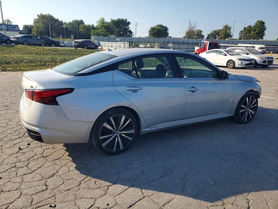 2022 NISSAN ALTIMA SR 3