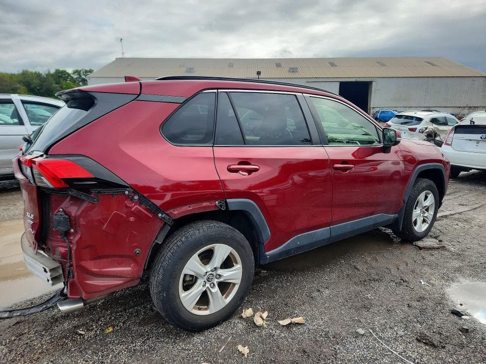 2019 TOYOTA RAV4 XLE 3