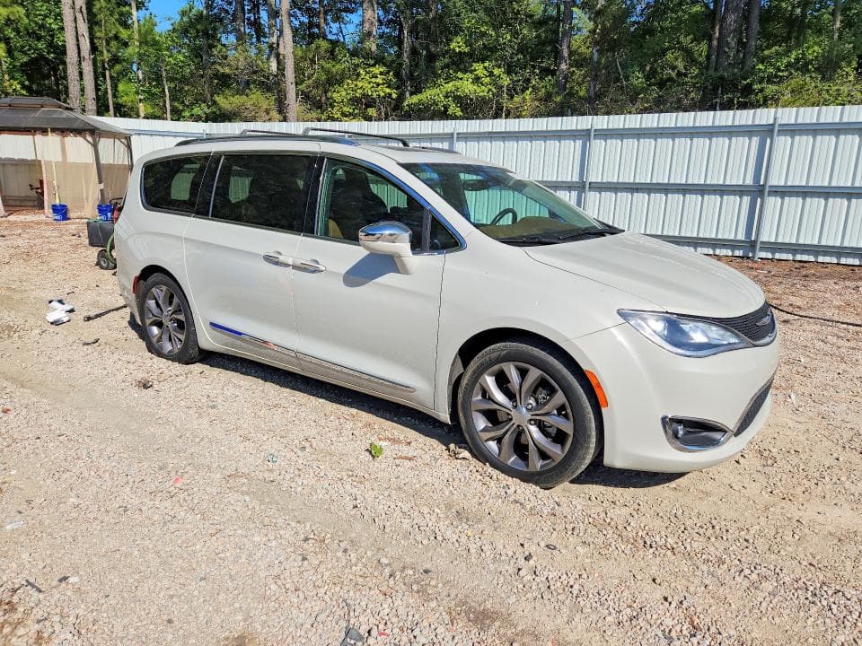 2019 CHRYSLER PACIFICA LIMITED 4