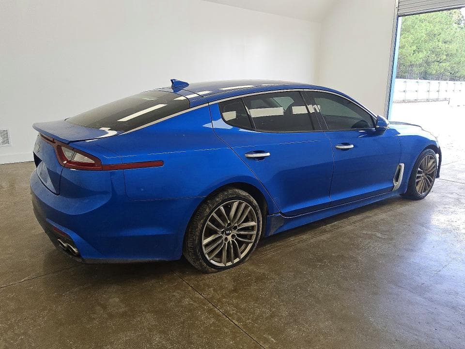 2018 KIA STINGER BASE 3