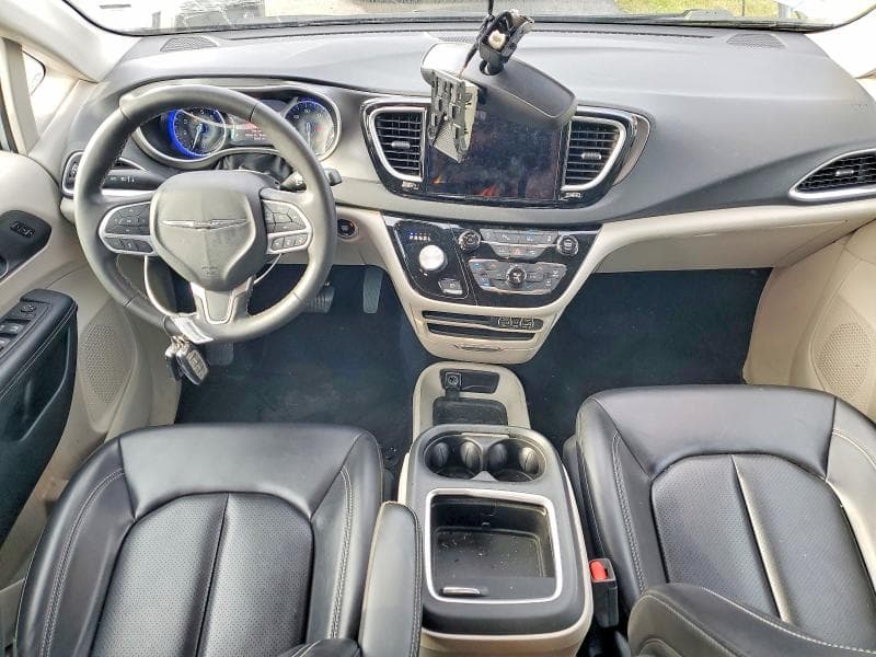 2023 CHRYSLER PACIFICA TOURING L 8