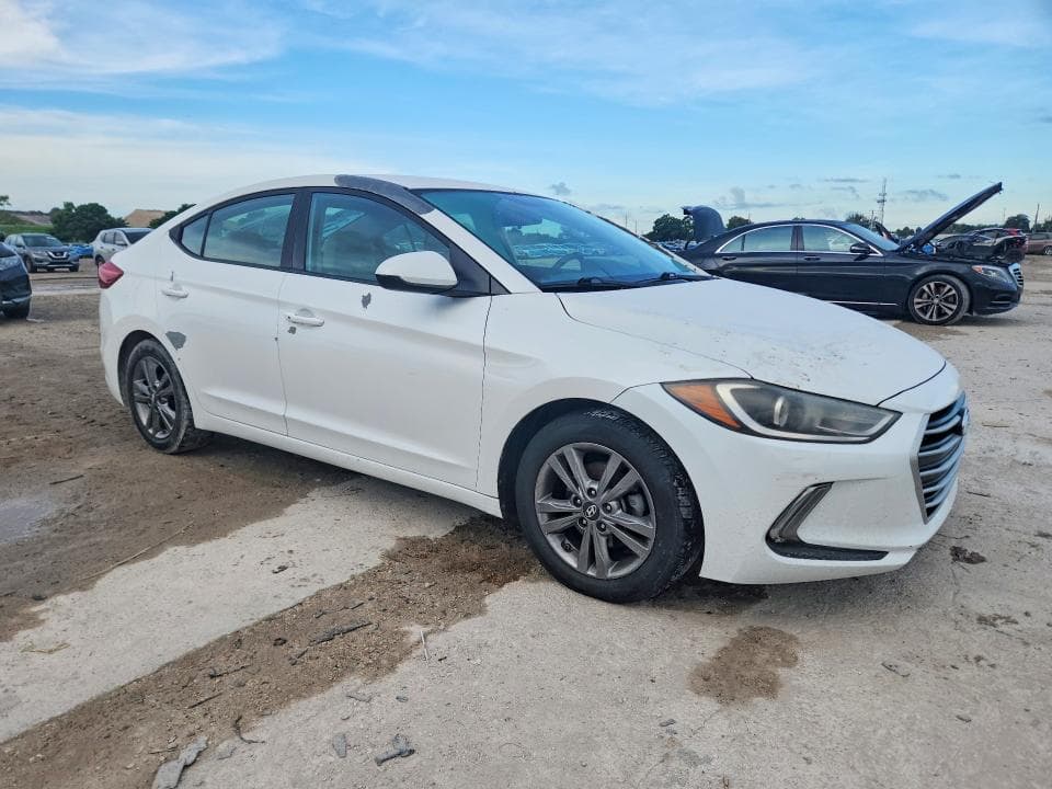 2017 HYUNDAI ELANTRA SE 4