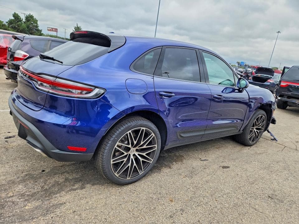 2026 PORSCHE MACAN BASE 3