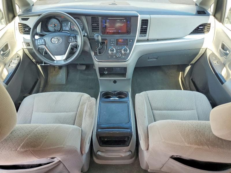 2017 TOYOTA SIENNA LE 8