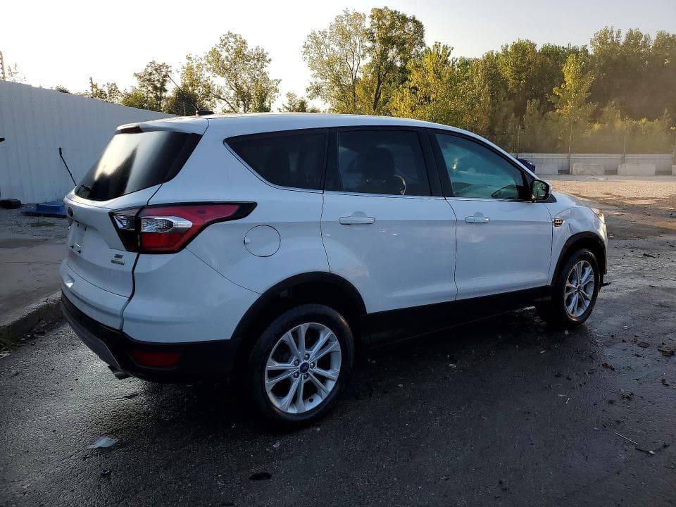 2017 FORD ESCAPE SE 3