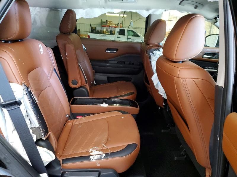 2025 NISSAN PATHFINDER PLATINUM 11
