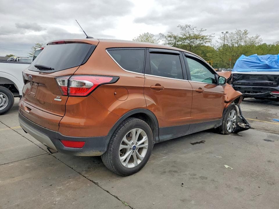 2017 FORD ESCAPE SE 3
