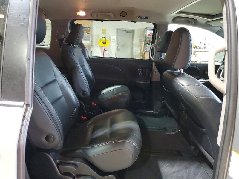 2020 TOYOTA SIENNA SE 7-PASSENGER 11