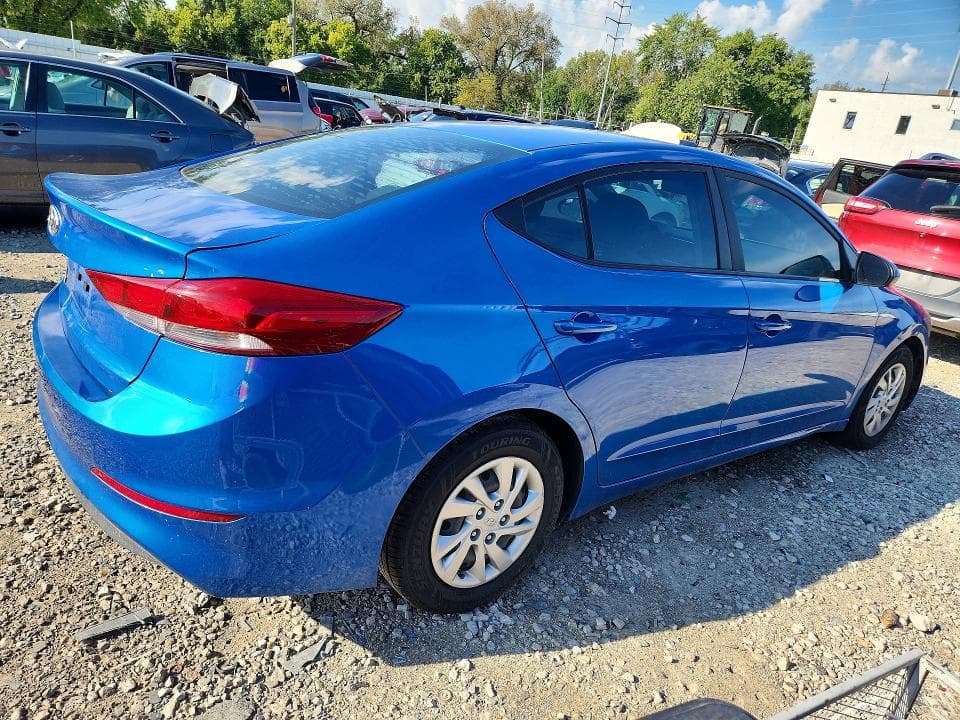 2018 HYUNDAI ELANTRA SE 3