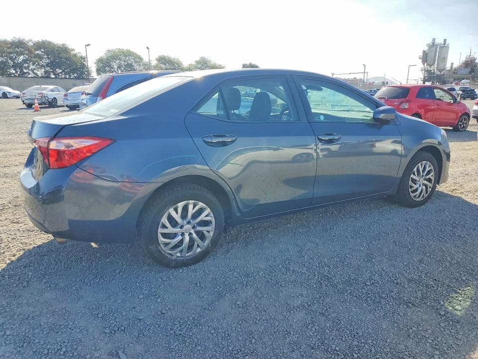 2017 TOYOTA COROLLA LE 3