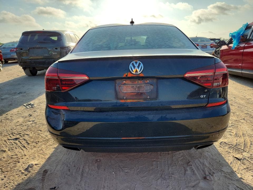 2018 VOLKSWAGEN PASSAT GT 6