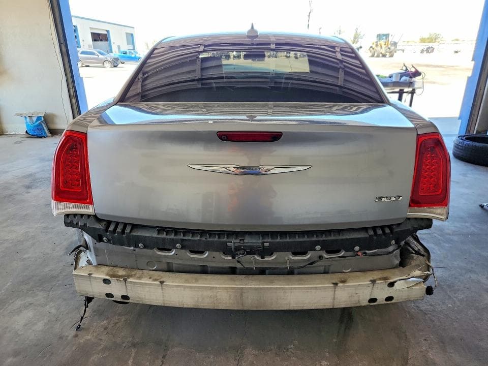 2018 CHRYSLER 300 LIMITED 6